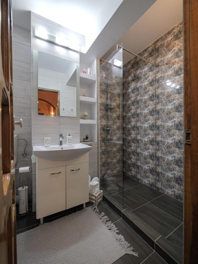 Luxury Ultracentral Curtea de Argeş Exterior foto